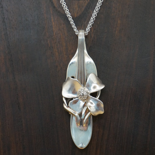The Silver Flower - Necklace